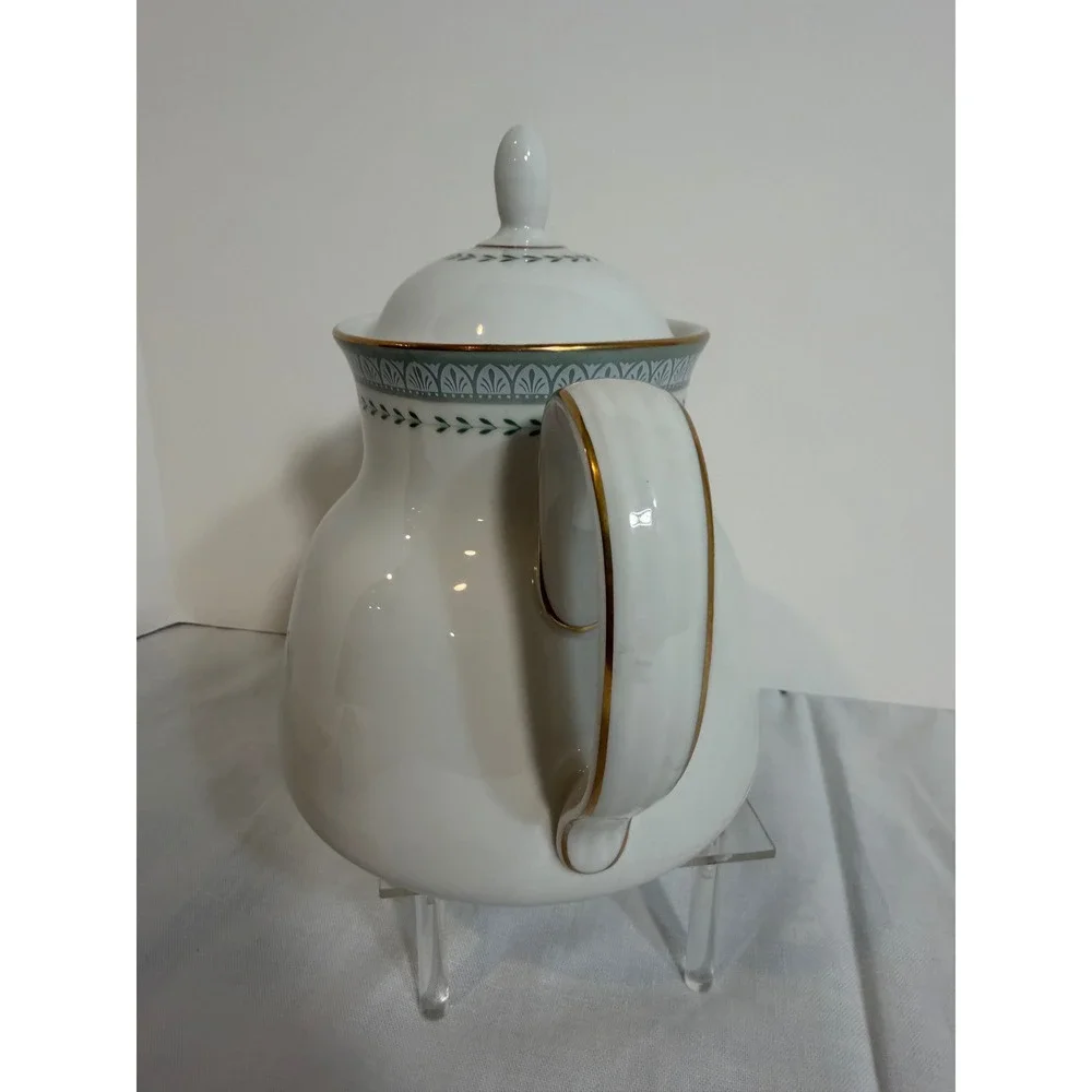Royal Doulton Berkshire Teapot TC 1021 Fine China White Gold Green England 7.5in
